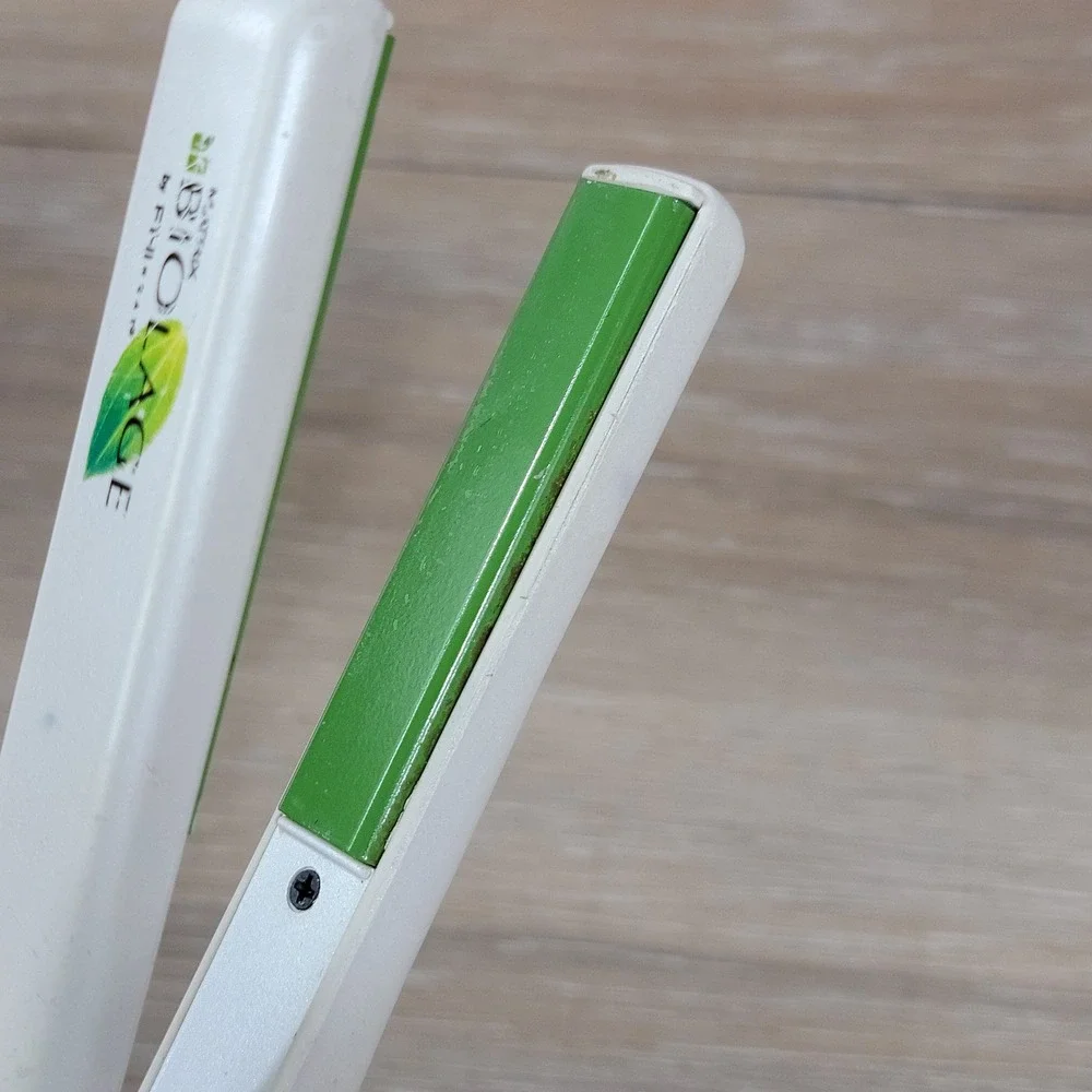 Matrix Biolage by FHI Heat Mini Travel Hair Straightener Flat Iron Green White